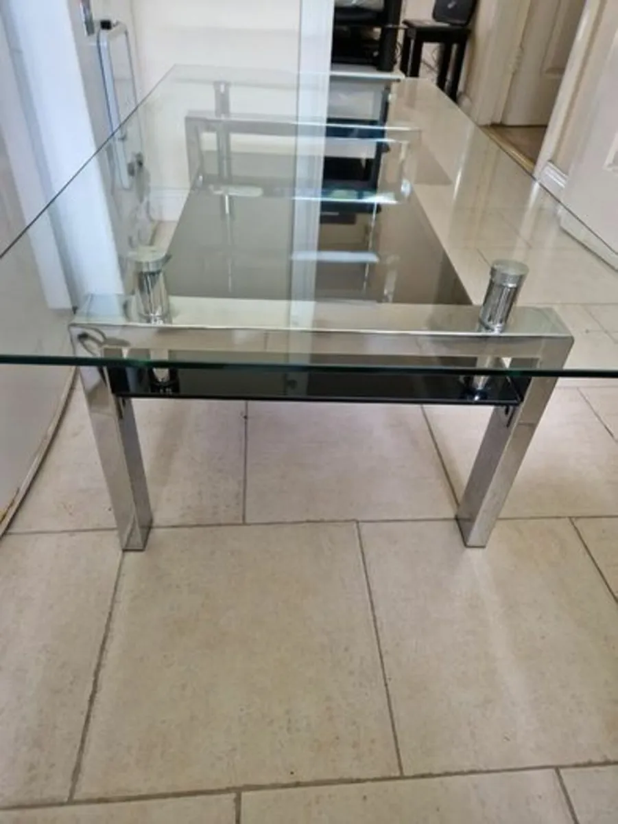 Lovely Glass Coffee Table in New Condition - Image 1