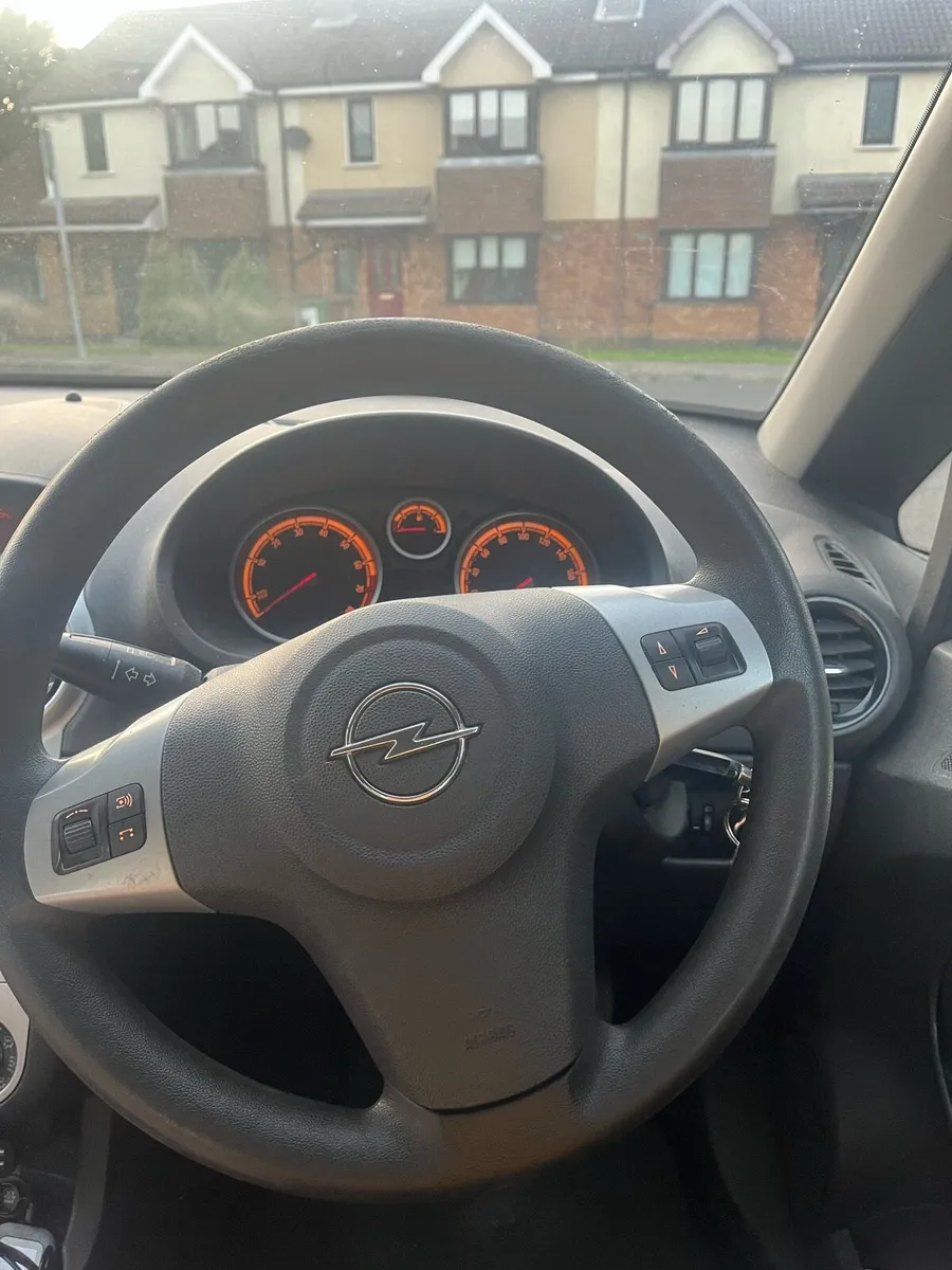 Opel Corsa 1.2 petrol 151,000km - Image 3
