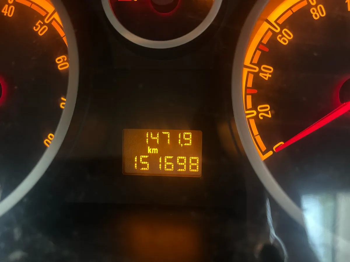 Opel Corsa 1.2 petrol 151,000km - Image 4
