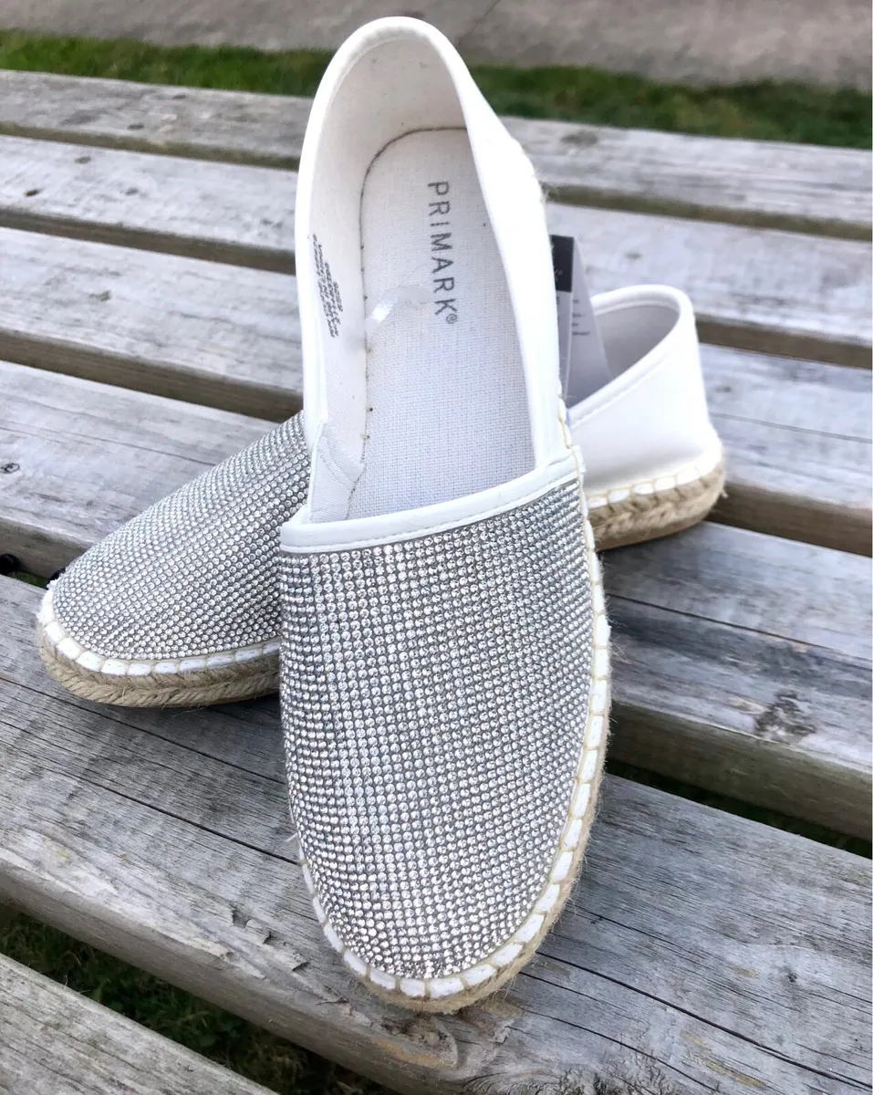 Ladies Casual shoes.Size3 - Image 1