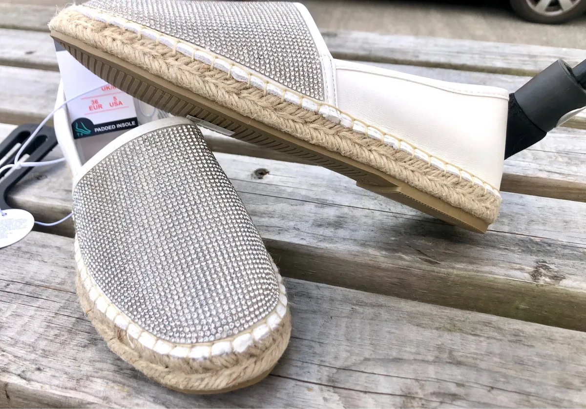 Ladies Casual shoes.Size3 - Image 3