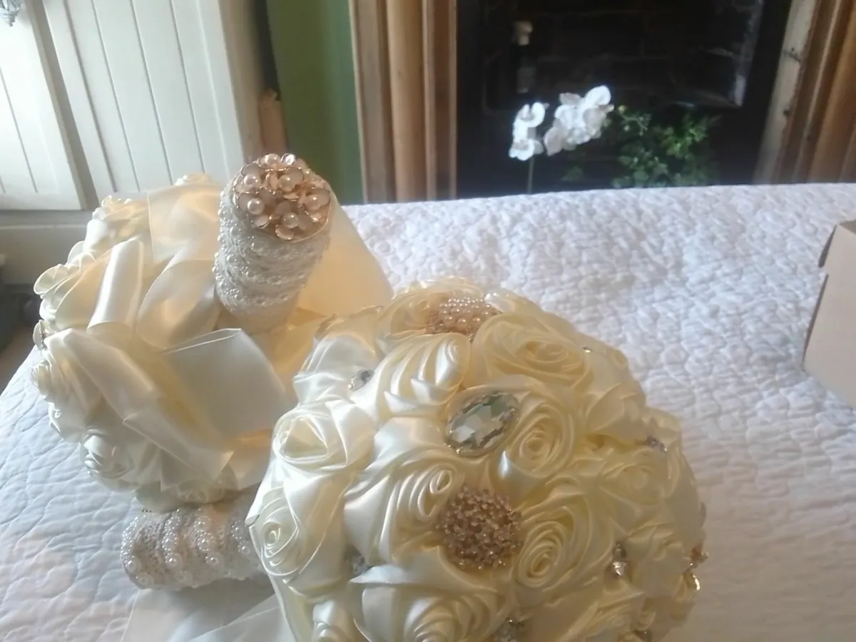 WEDDING BROOCH BOUQUET CREAM/ IVORY EX DISPLAY NEW - Image 3
