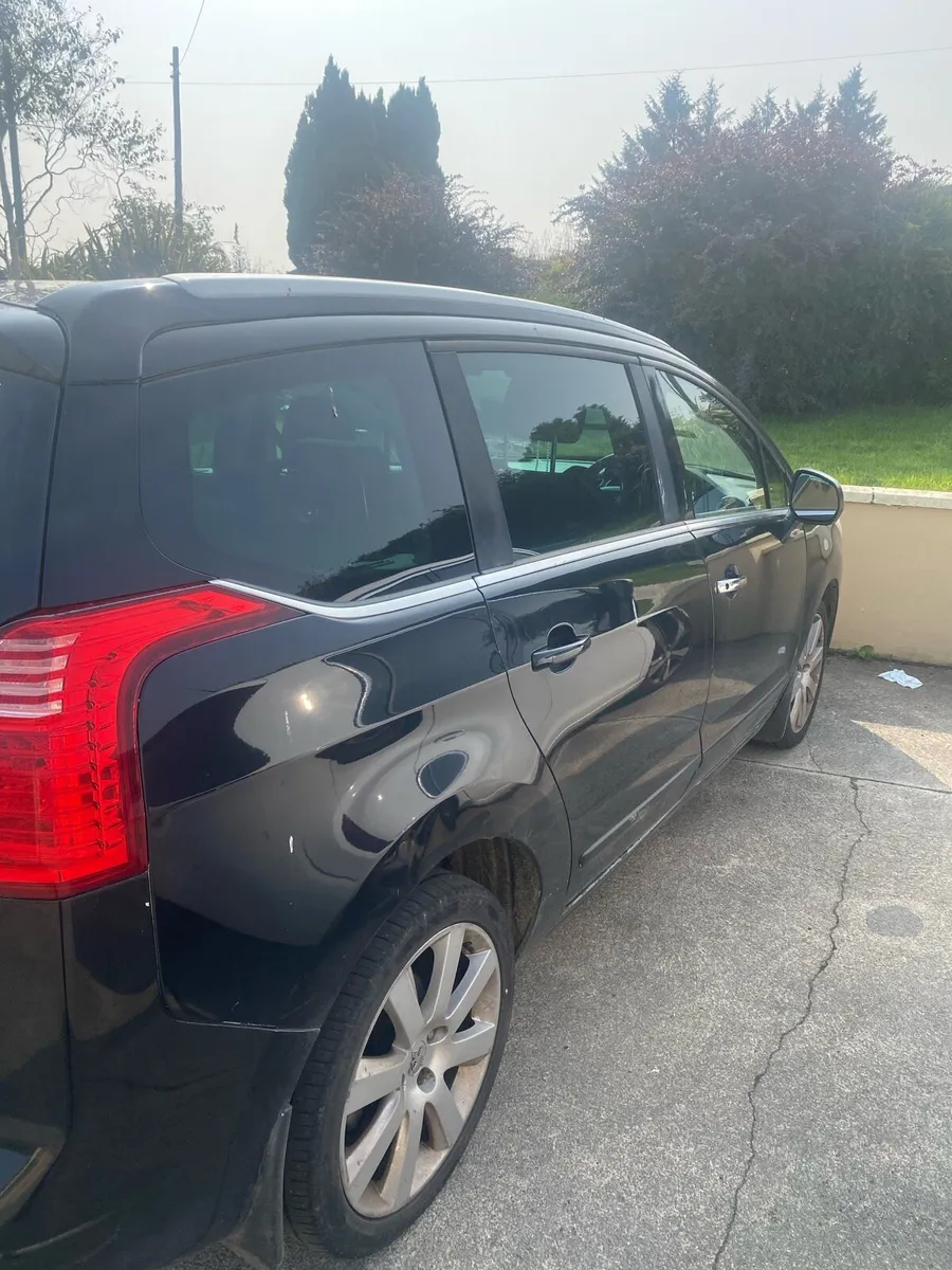 Peugeot 5008 - Image 1