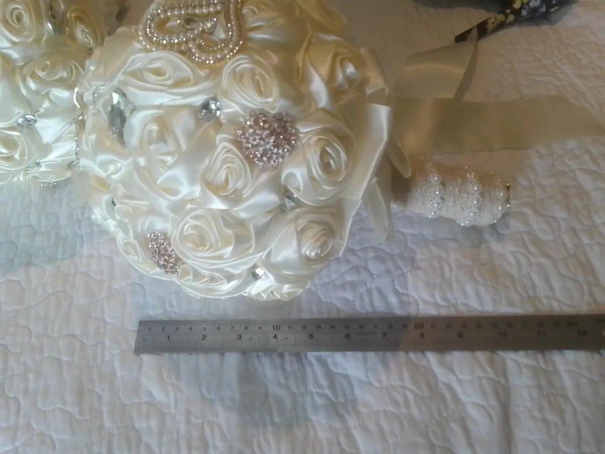 WEDDING BROOCH BOUQUET CREAM/ IVORY EX DISPLAY NEW - Image 4
