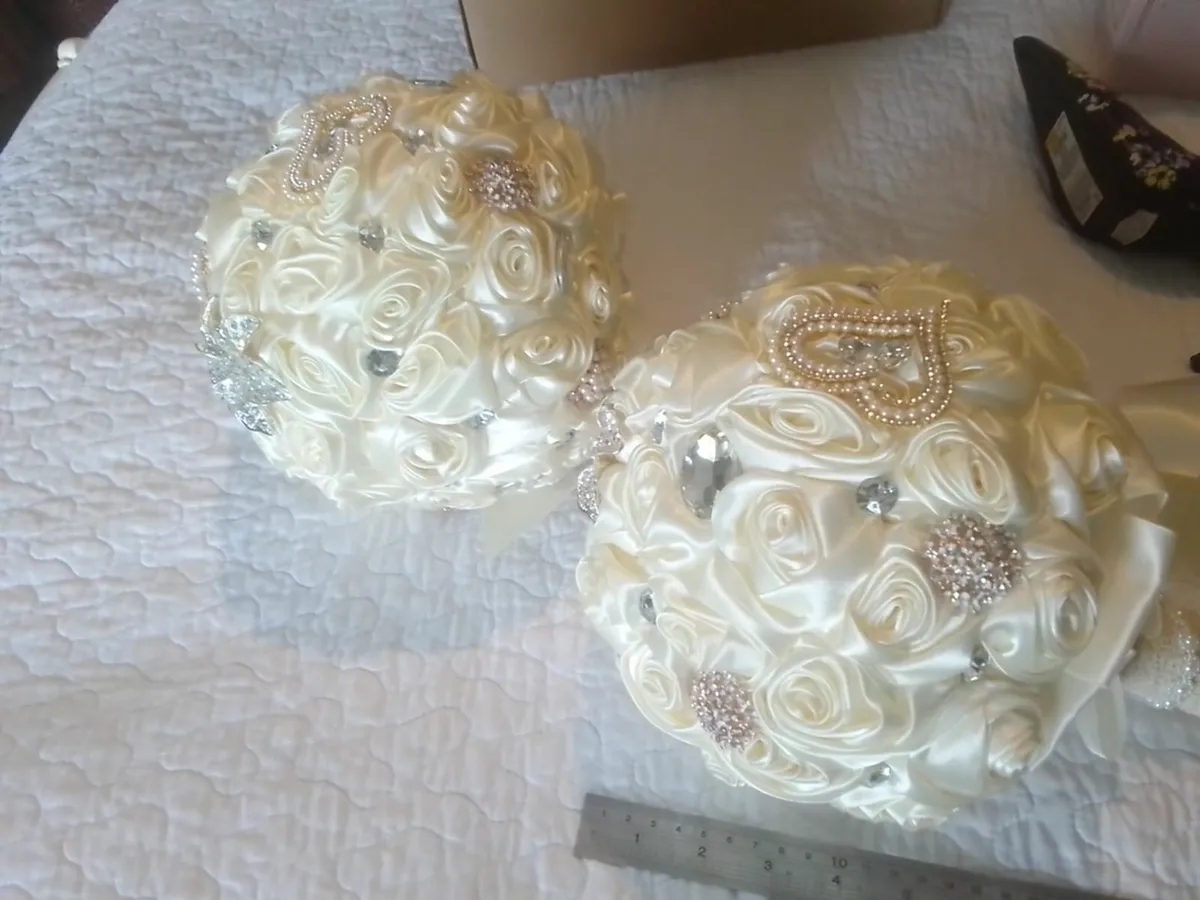 WEDDING BROOCH BOUQUET CREAM/ IVORY EX DISPLAY NEW - Image 1