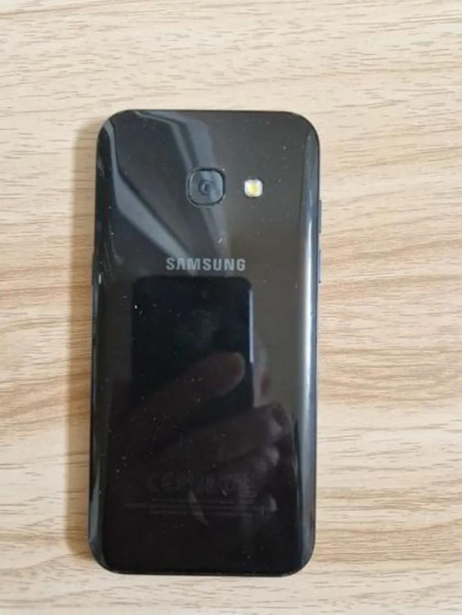Samsung Galaxy A3 (2017) 2GB RAM, 16GB Storage - Image 3