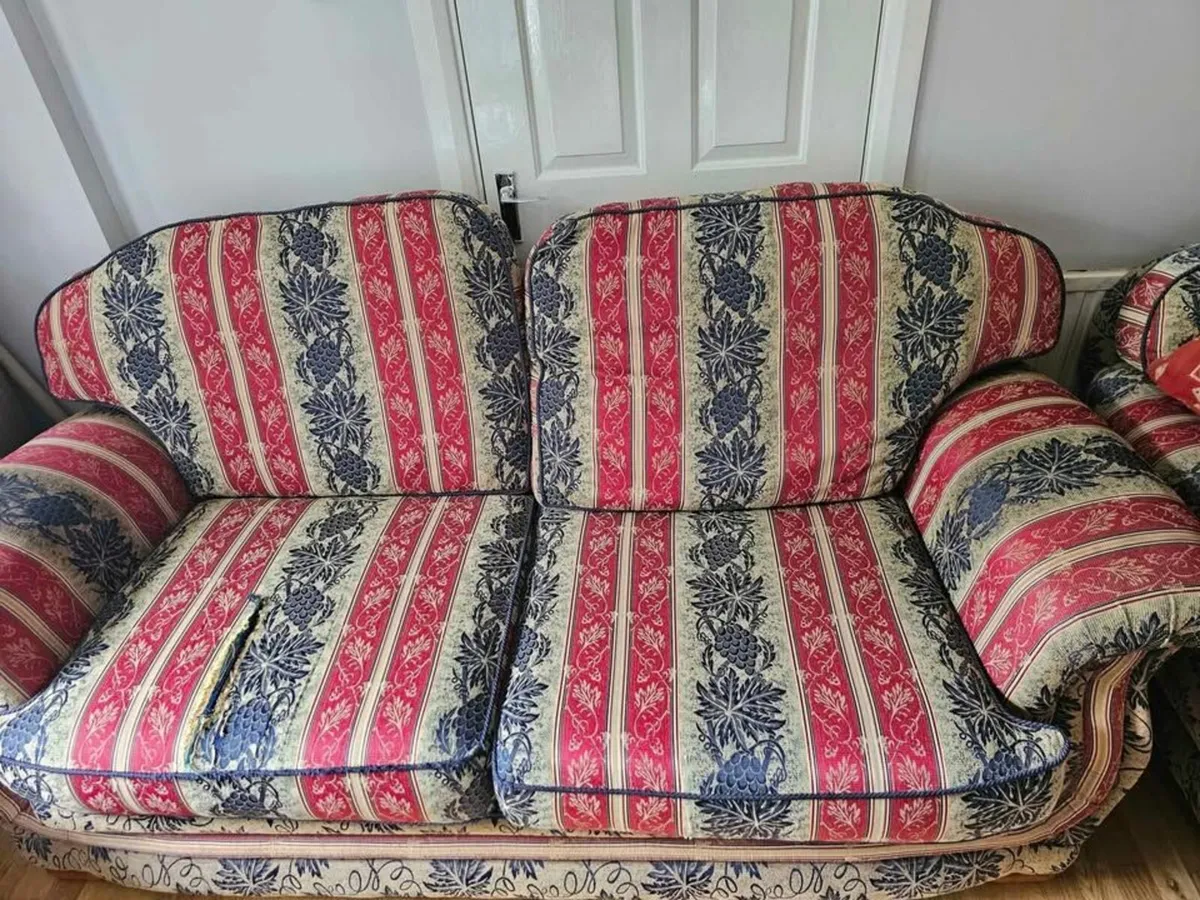 Living room couches (free for resoration) - Image 1