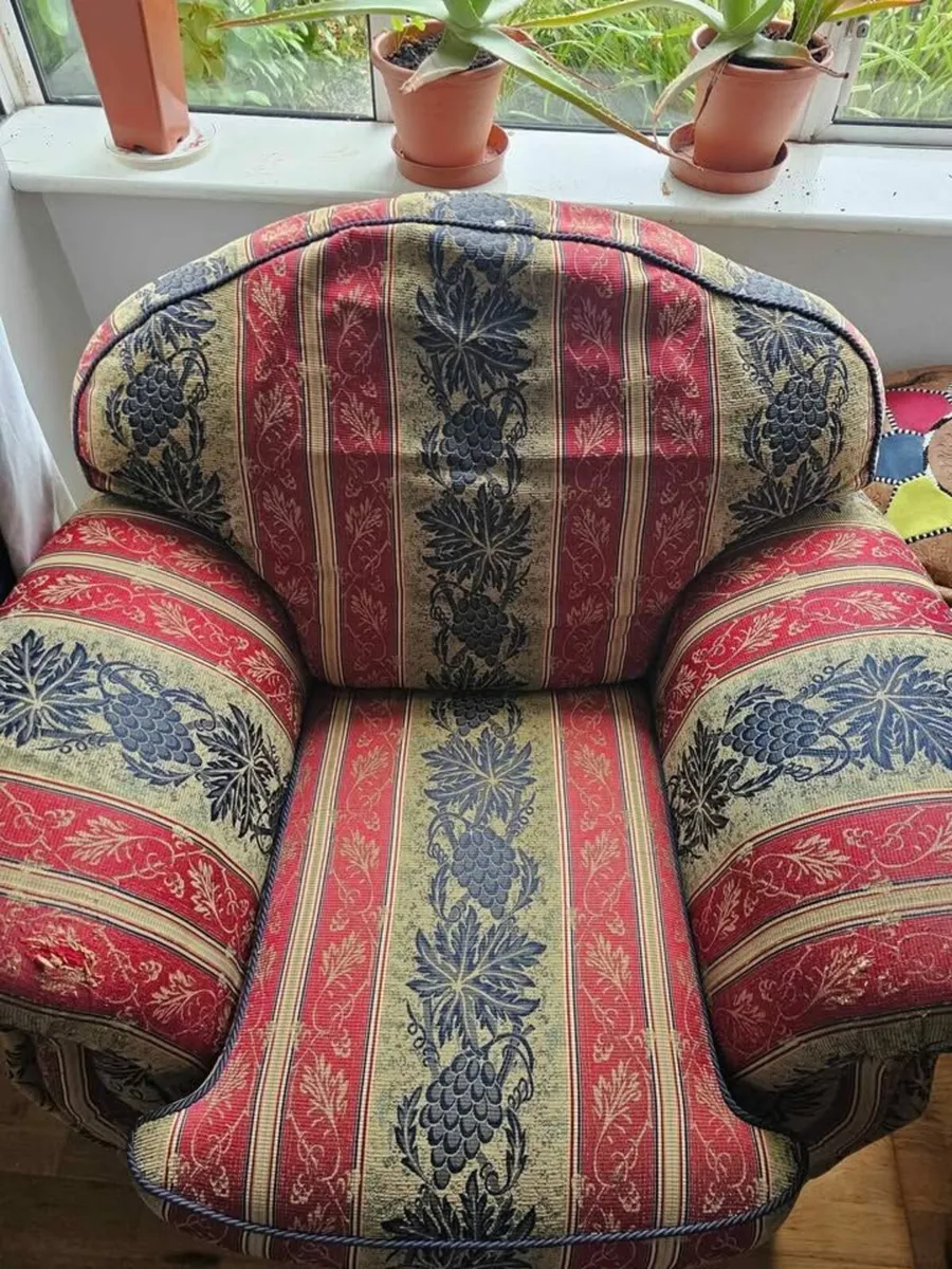 Living room couches (free for resoration) - Image 3