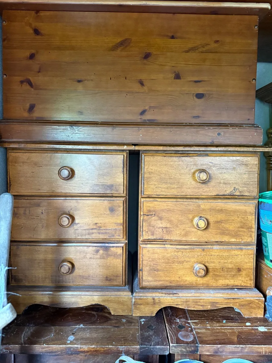 Side lockers