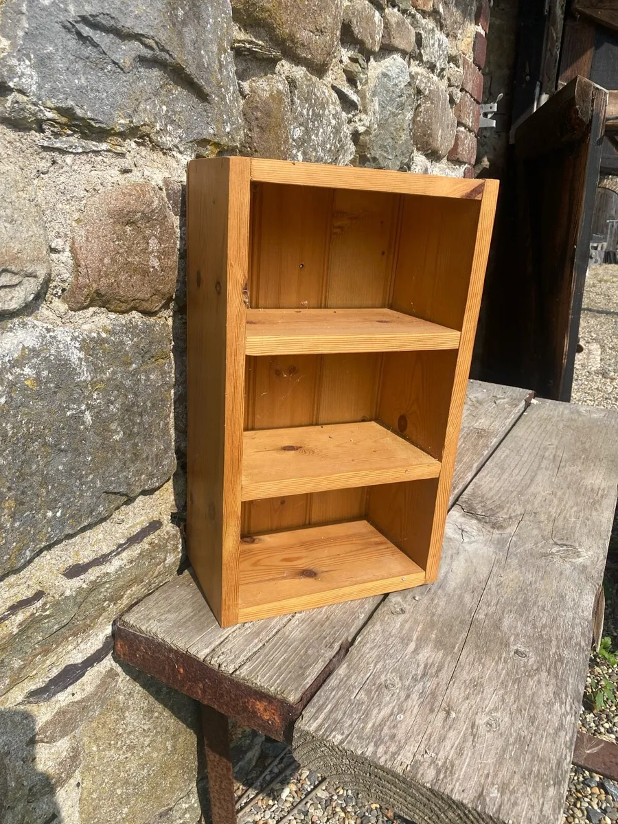 Solid wood shelves - Image 1