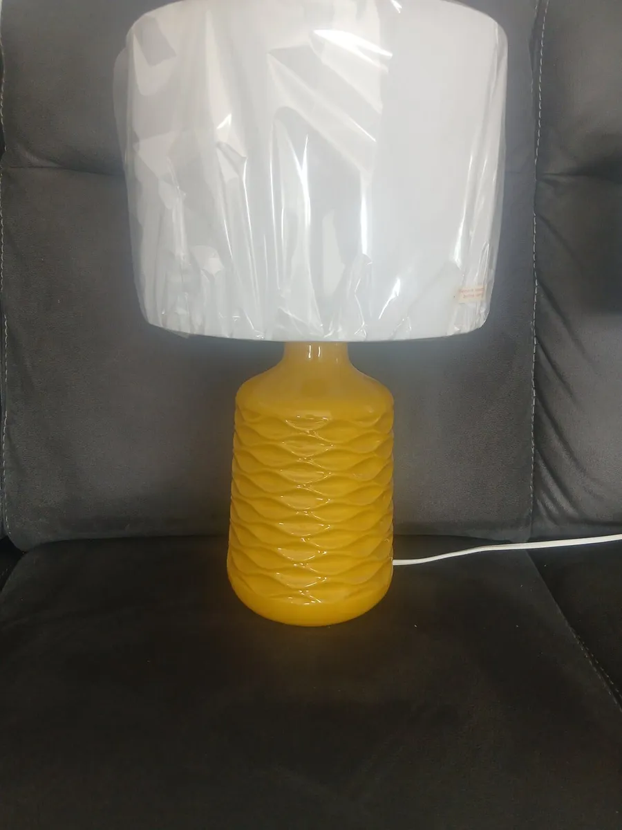 2 bedside lamps - Image 1