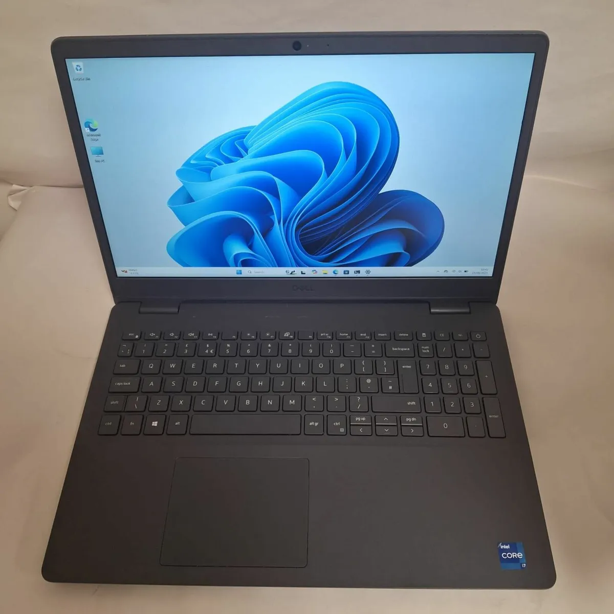 Dell Vostro 3500 Laptop | i7-1165G7 | 16GB DDR4 | - Image 1