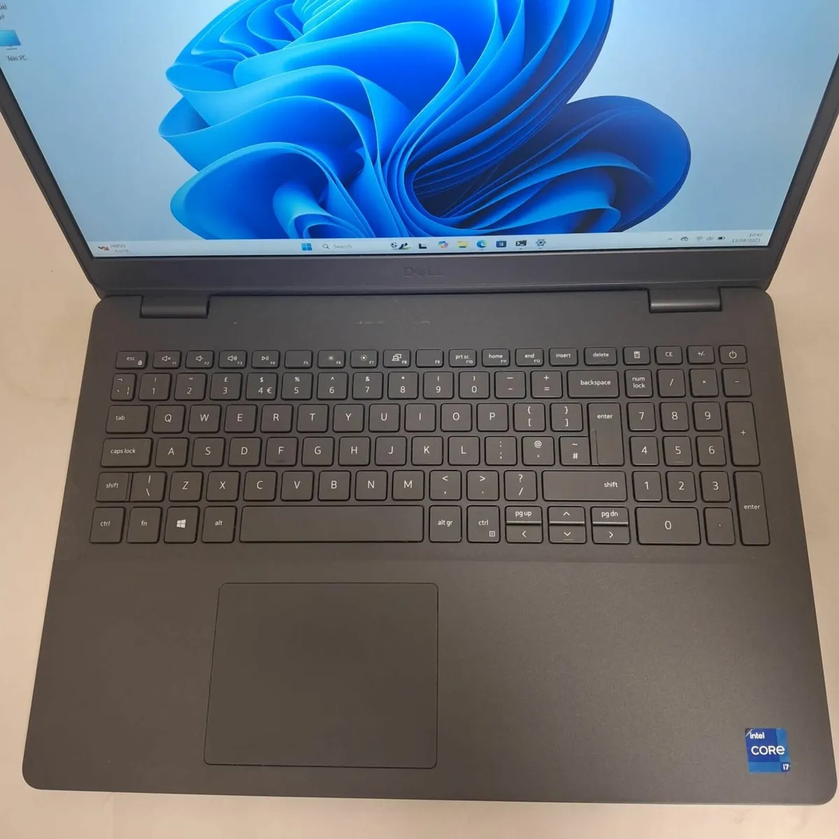 Dell Vostro 3500 Laptop | i7-1165G7 | 16GB DDR4 | - Image 3