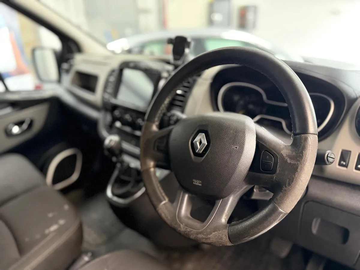 Renault Trafic 2015  SPORT DCI - Image 3