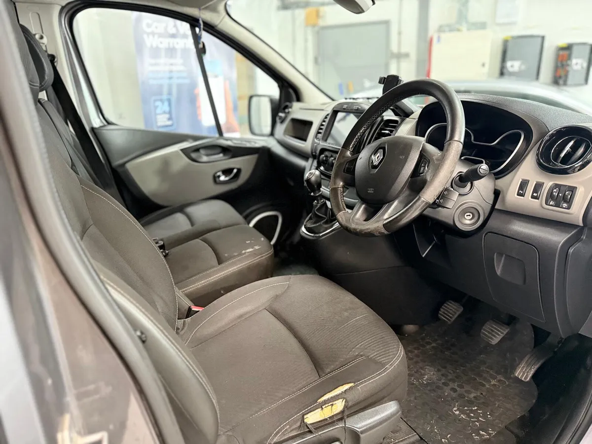 Renault Trafic 2015  SPORT DCI - Image 4