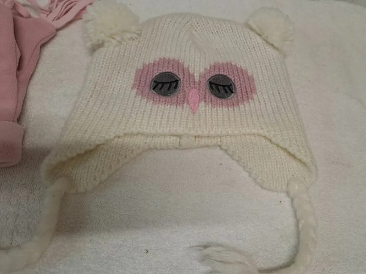 Kids hats and gloves free - Image 3