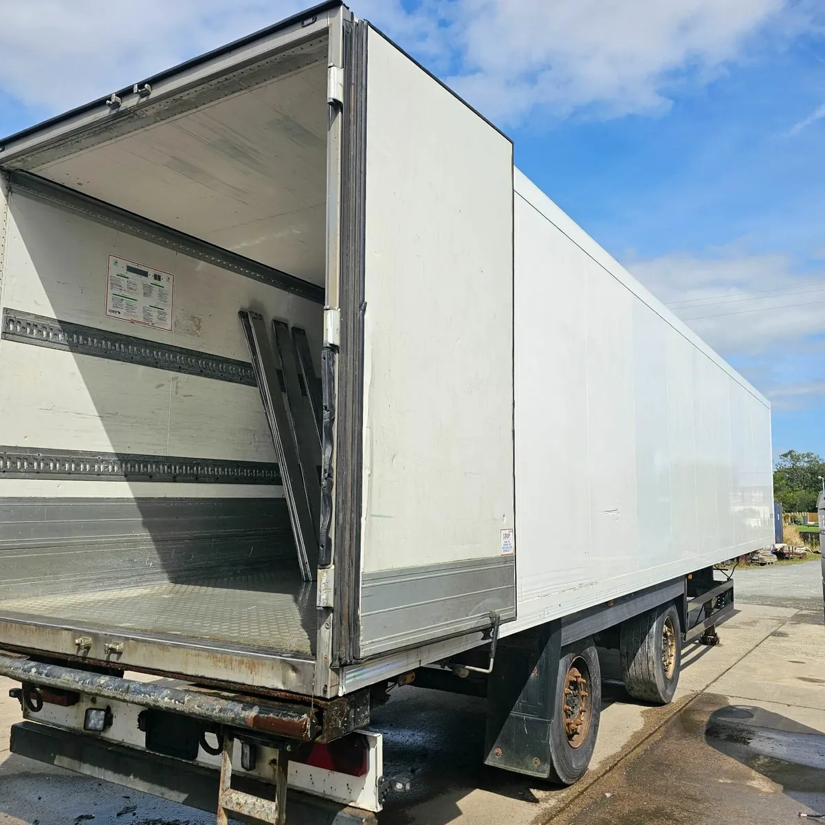 Refrigerated storage trailer - Image 1