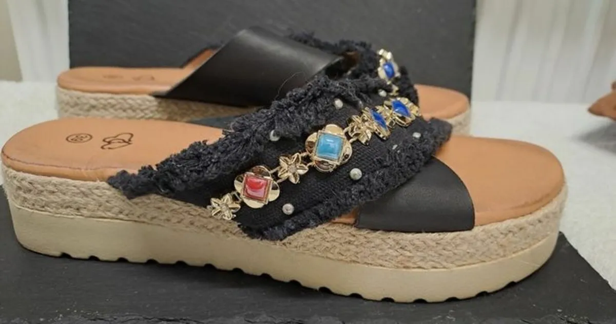 Sandals size 6 - Image 1