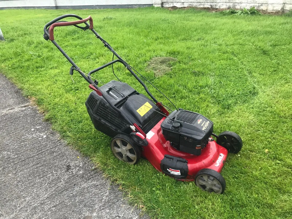 Briggs and stration Self drive lawnmower - Image 1