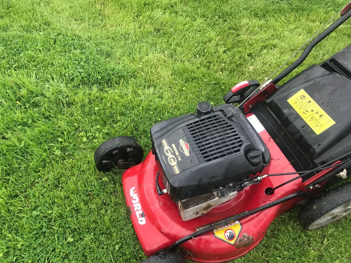 Briggs and stration Self drive lawnmower - Image 2