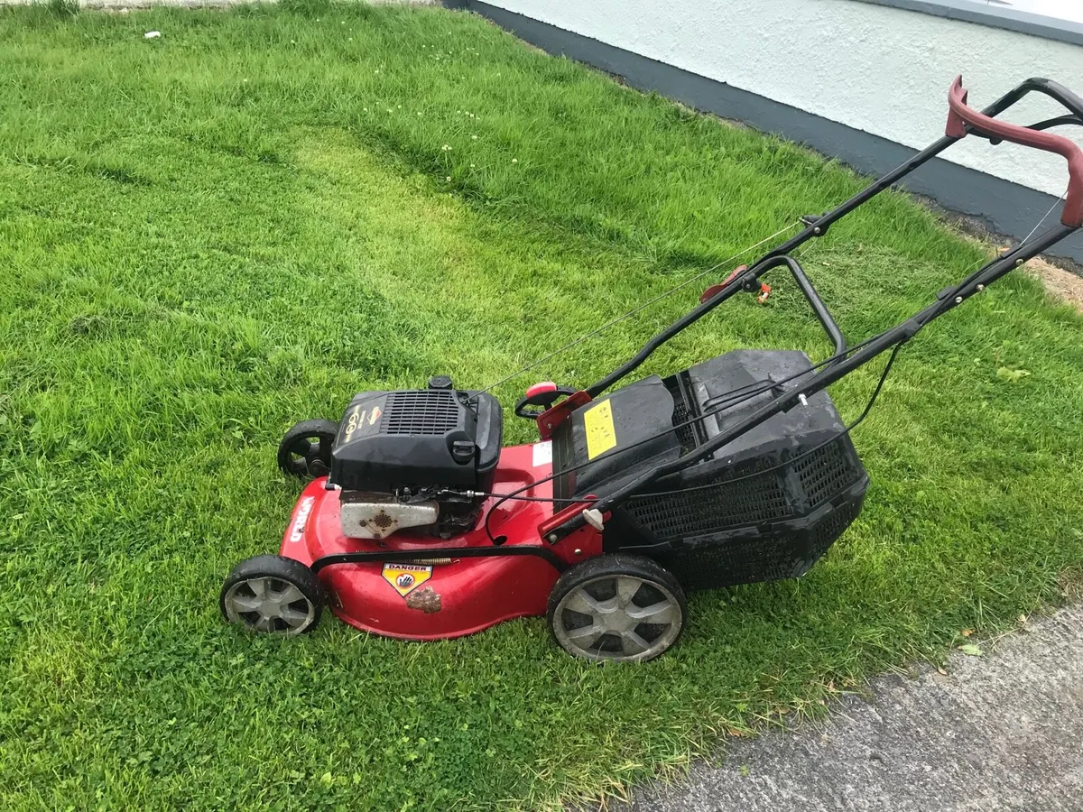 Briggs and stration Self drive lawnmower - Image 3