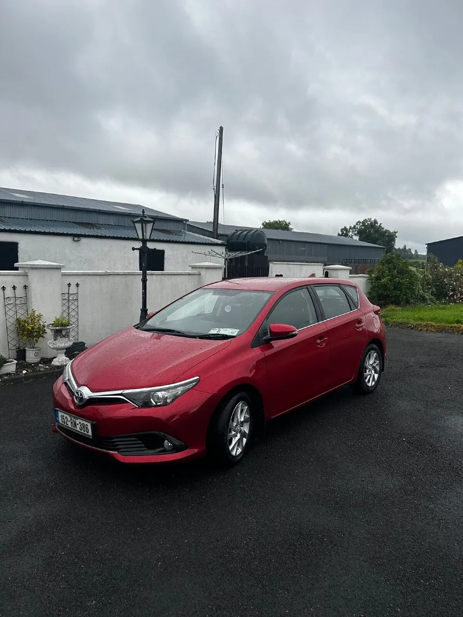 Toyota Auris 2015 - Image 2