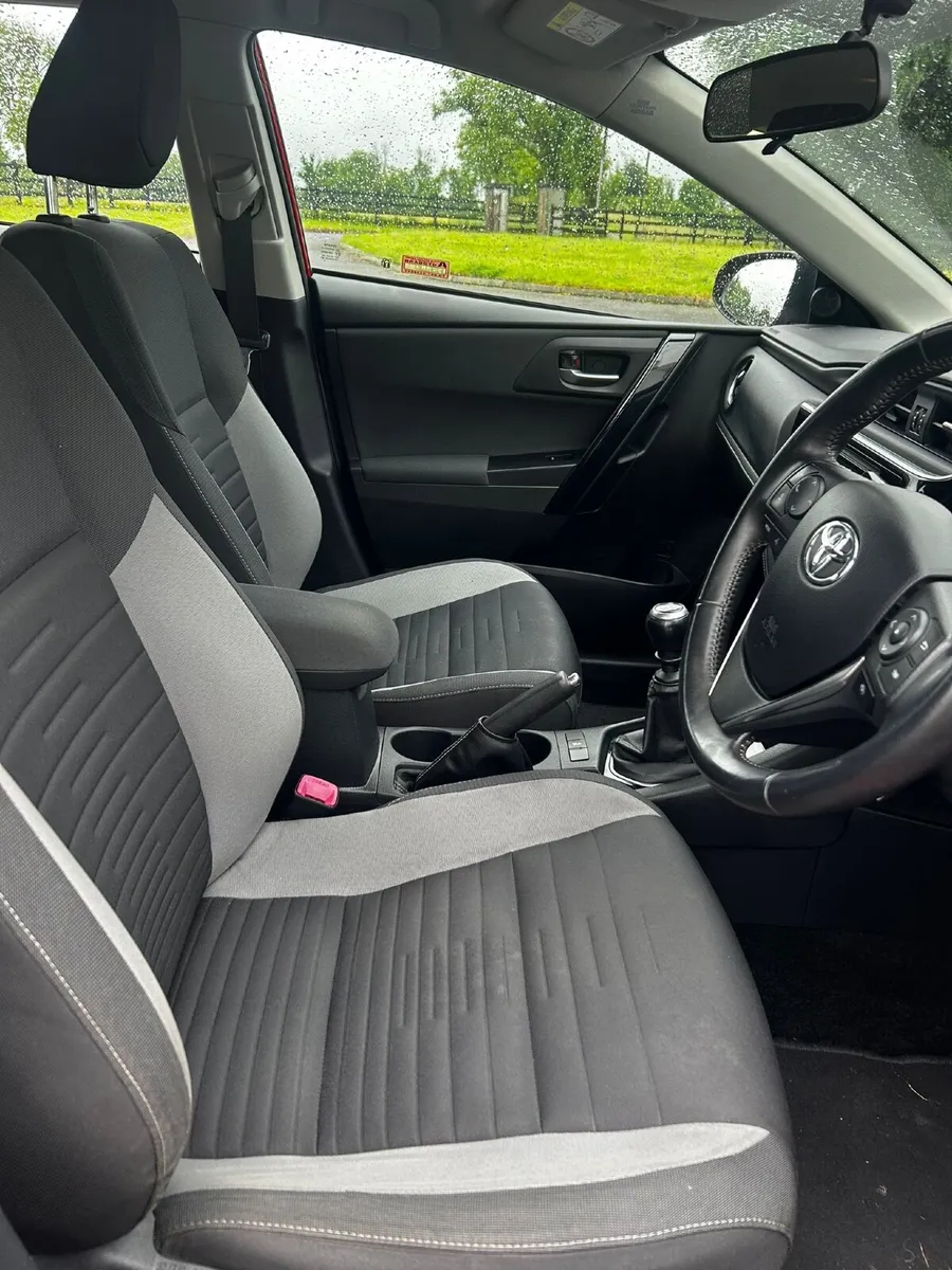 Toyota Auris 2015 - Image 3