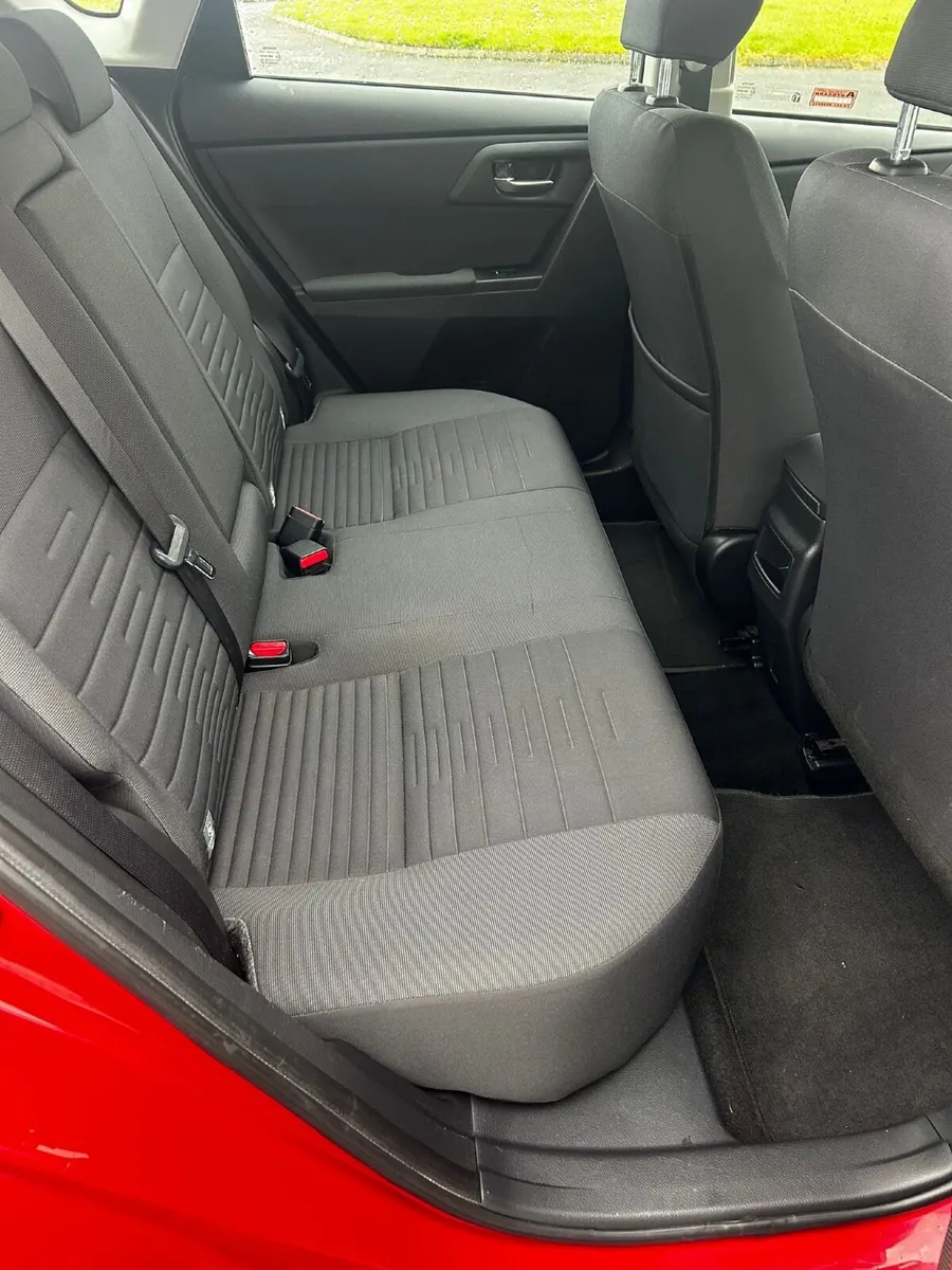 Toyota Auris 2015 - Image 4