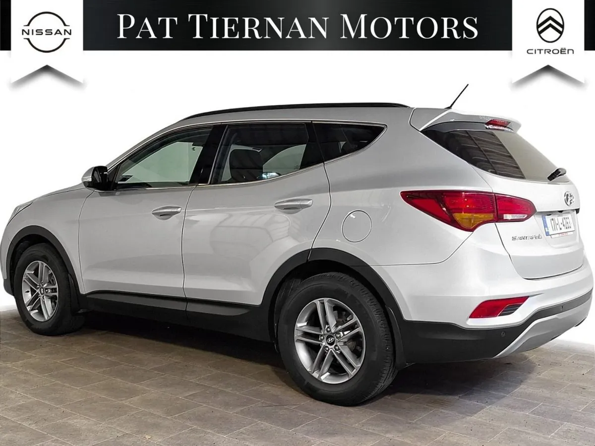 Hyundai Santa Fe 2WD Executive Auto - Image 2