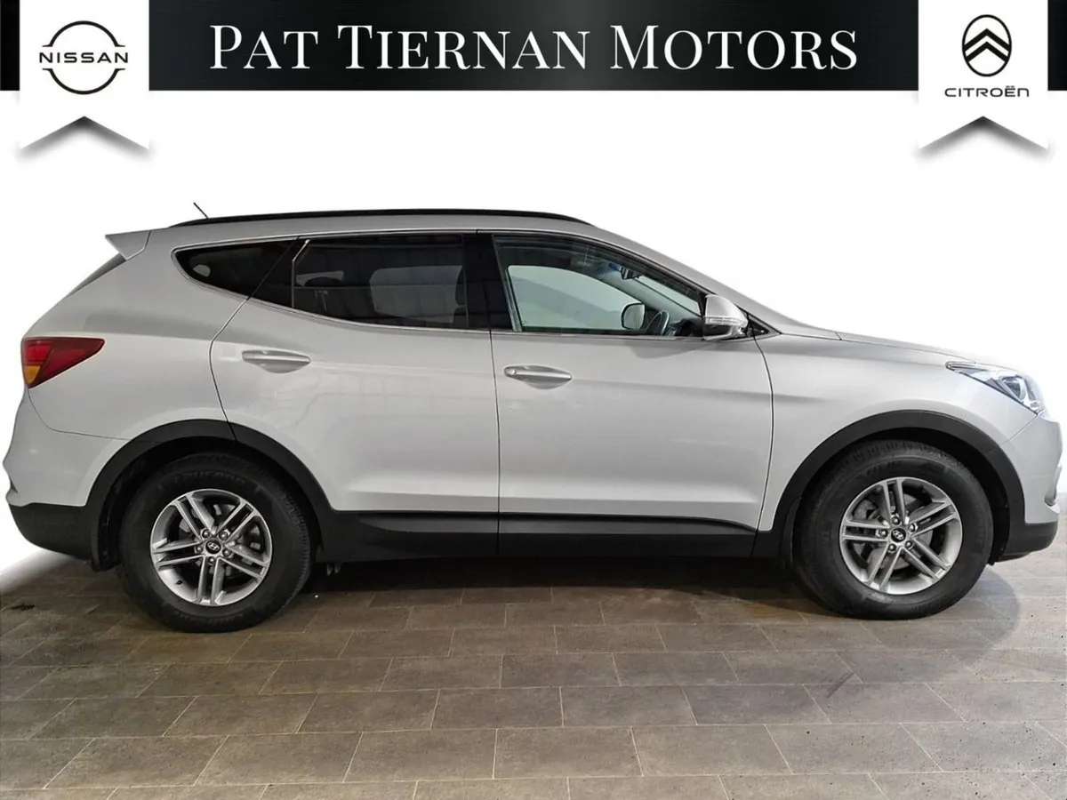 Hyundai Santa Fe 2WD Executive Auto - Image 3