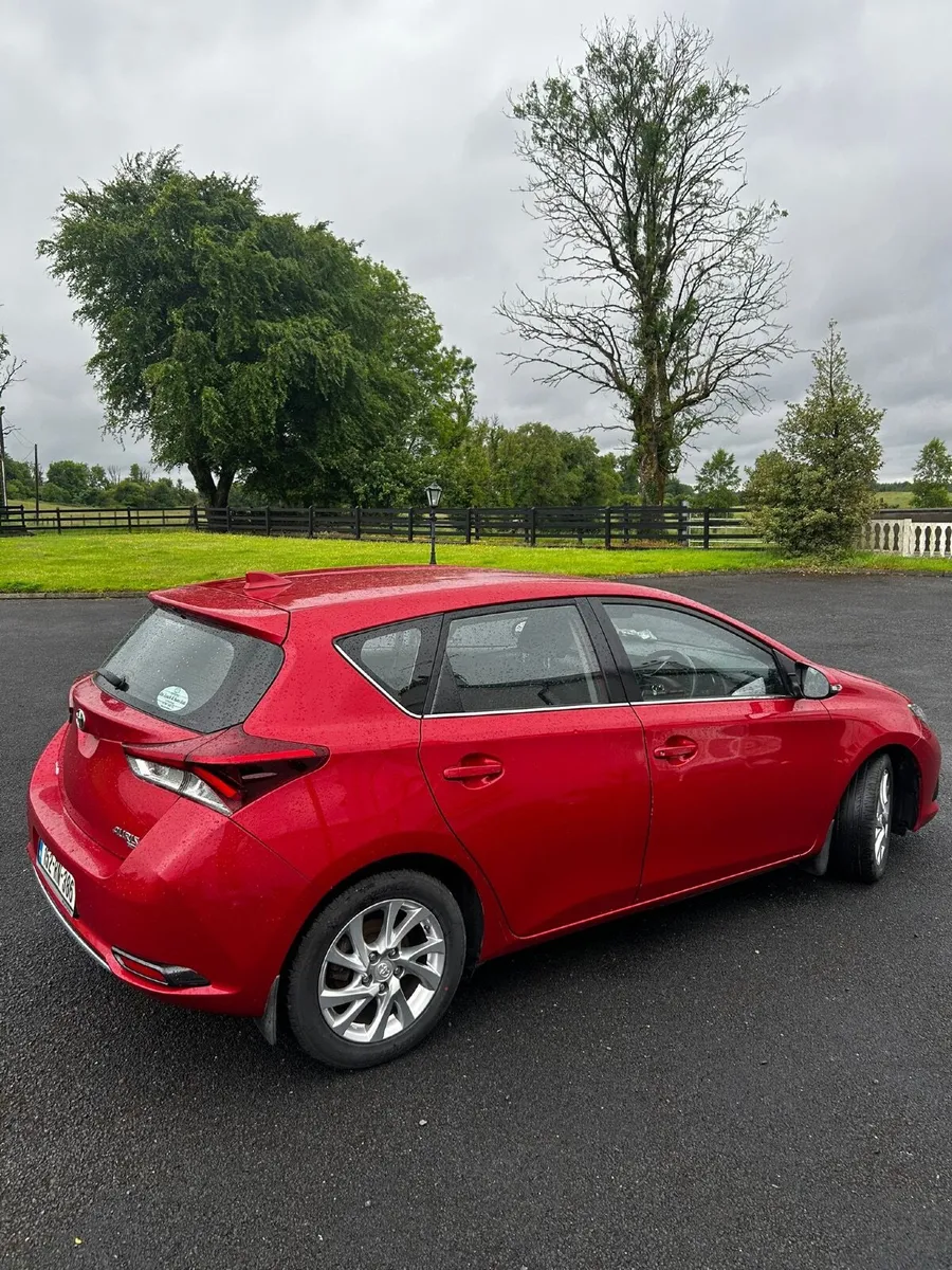 Toyota Auris 2015 - Image 1