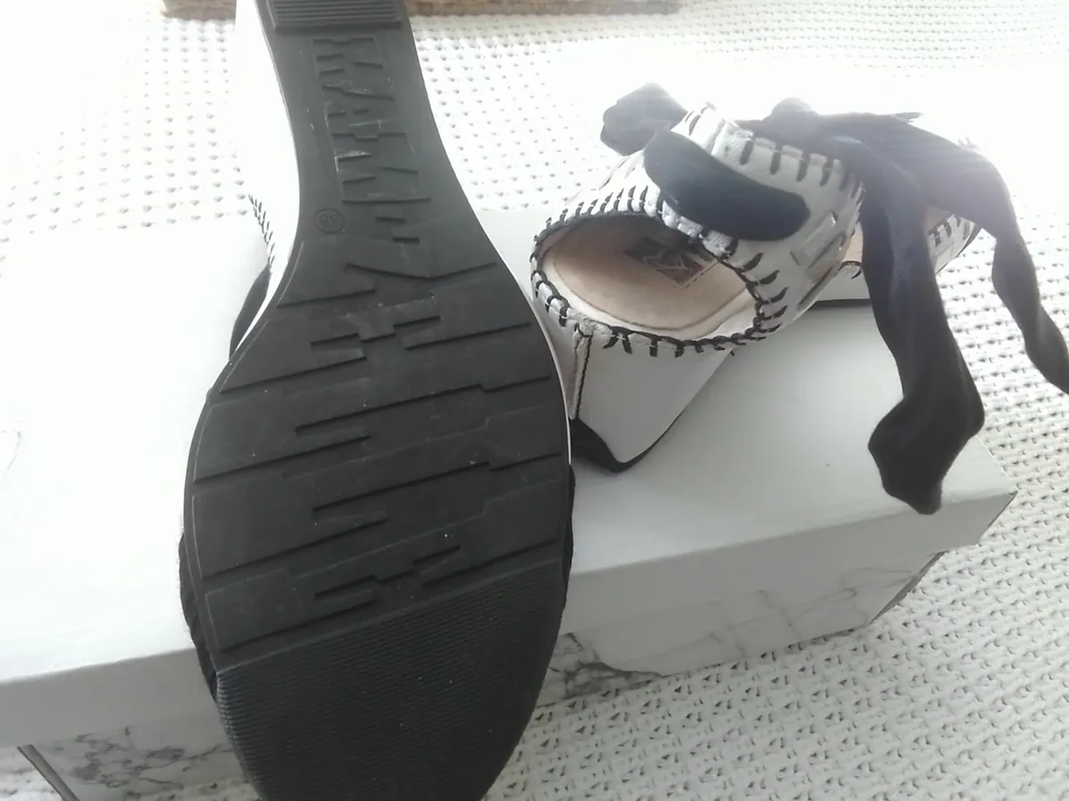 WHITE & BLACK SOFT LEATHER ANKLE TIE ESPADRILLES 5 - Image 3