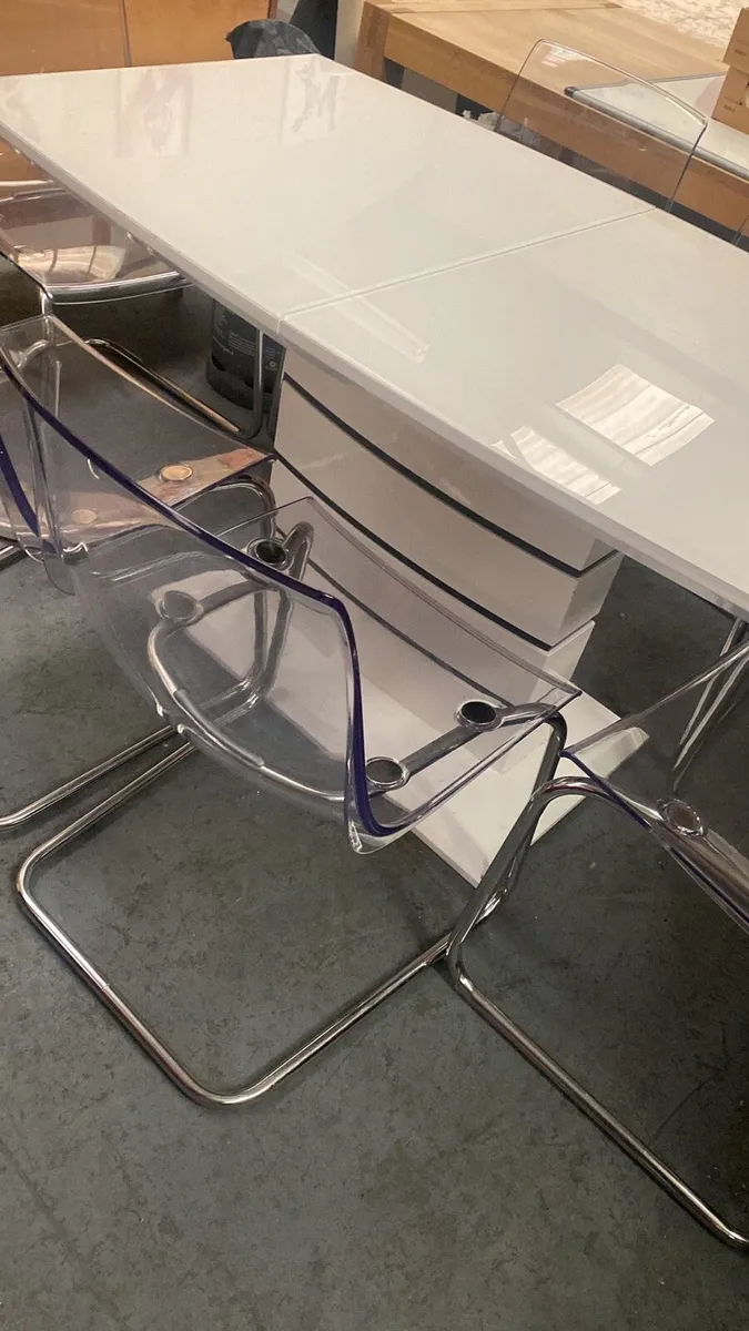 Dinning table and chair set - Image 1