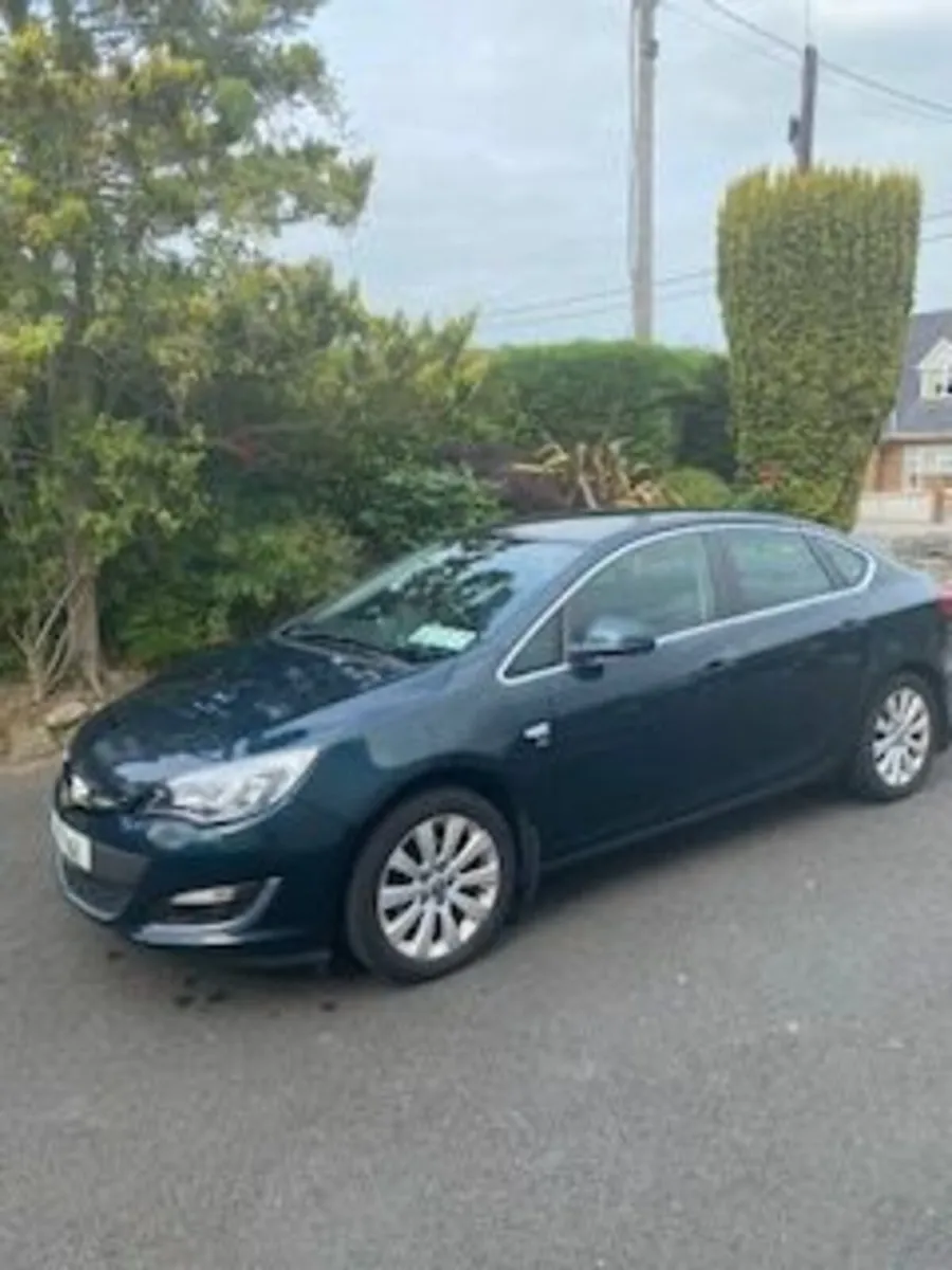 Opel Astra saloon 1.6L diesel low mileage - Image 2