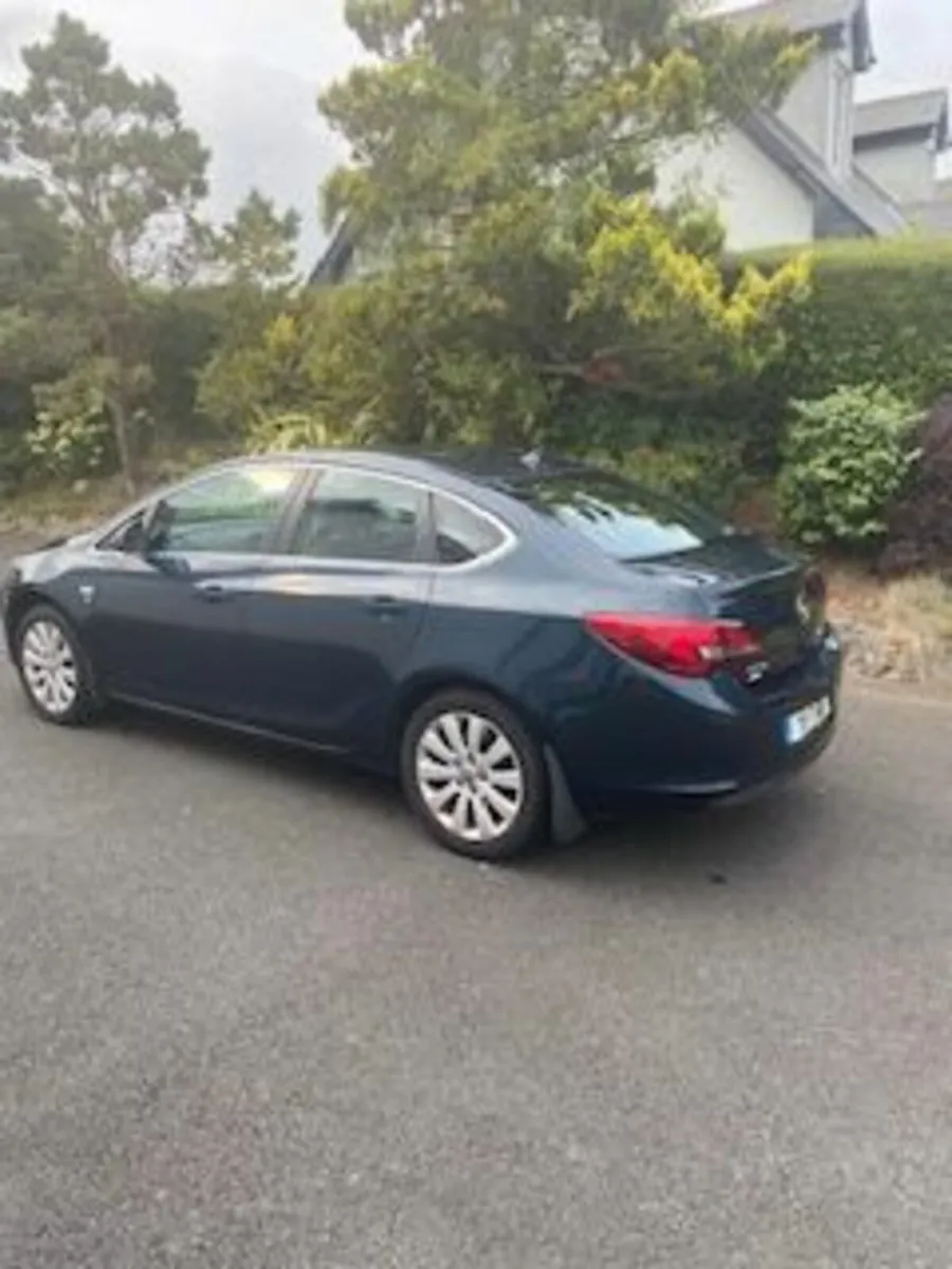 Opel Astra saloon 1.6L diesel low mileage - Image 3