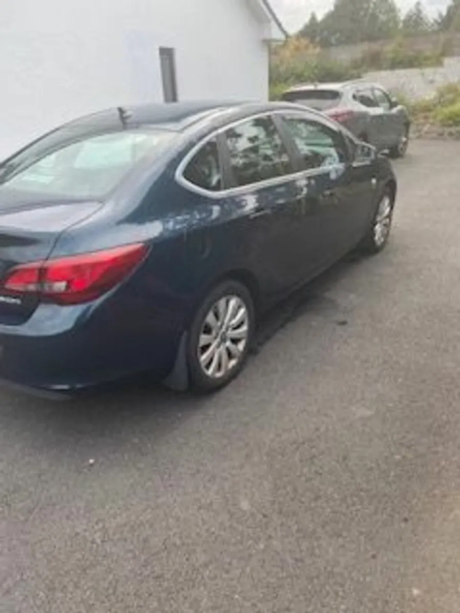 Opel Astra saloon 1.6L diesel low mileage - Image 4