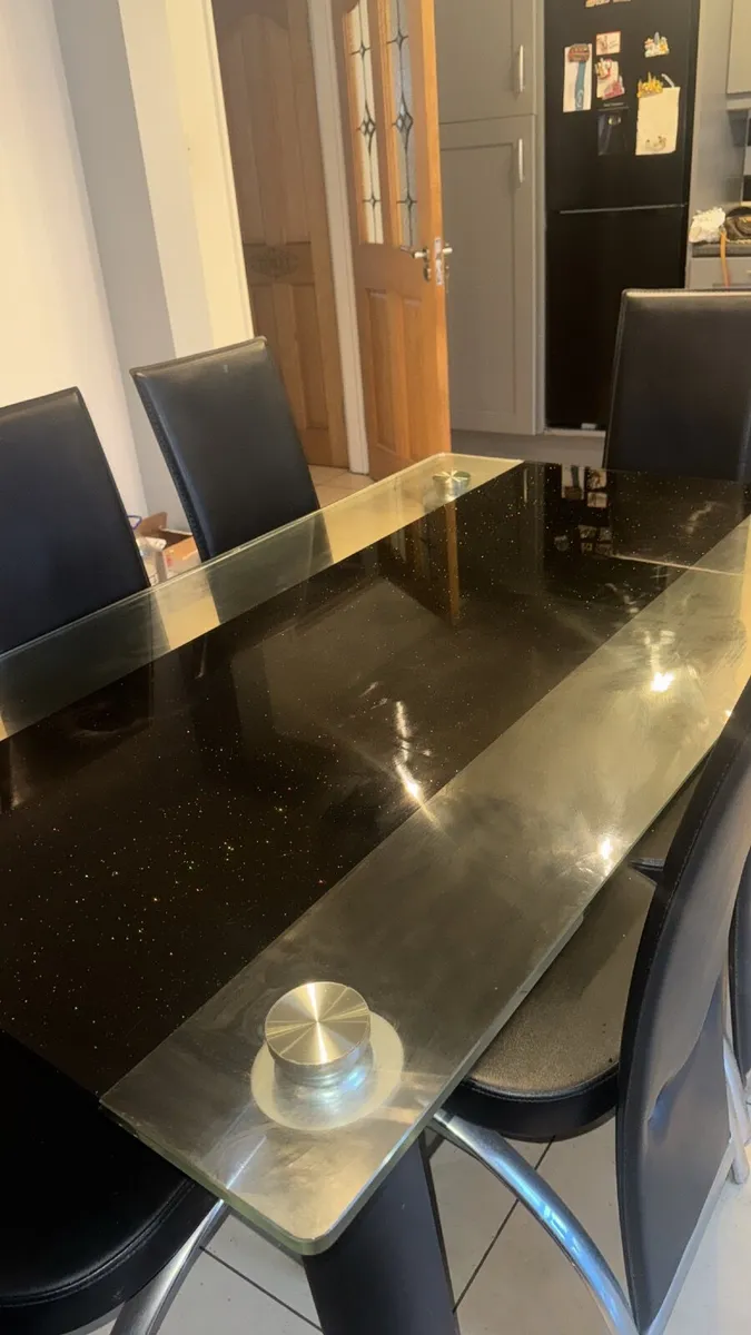 Glass dining table - Image 1