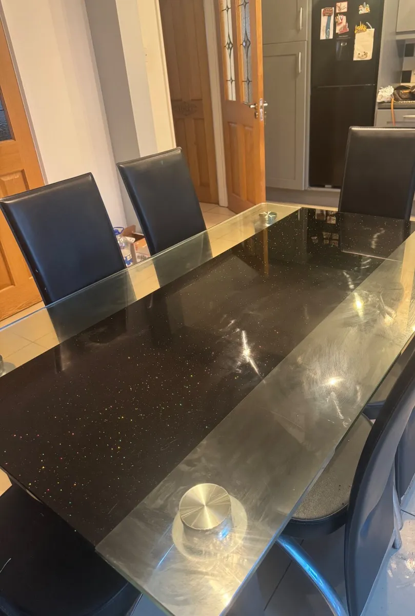 Glass dining table - Image 2