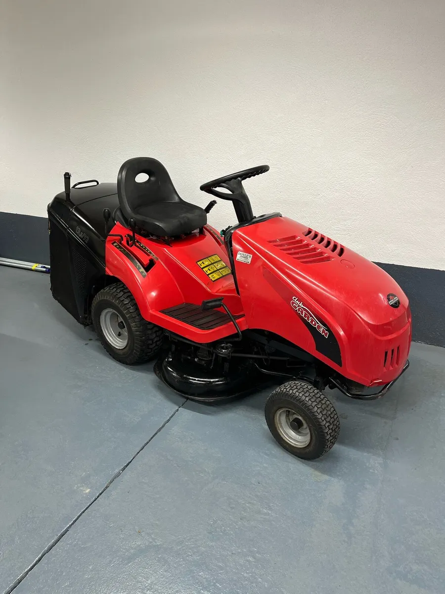 Castle garden ride on lawnmower - Image 1