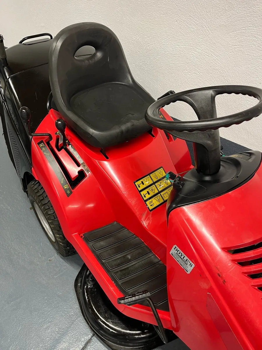 Castle garden ride on lawnmower - Image 2
