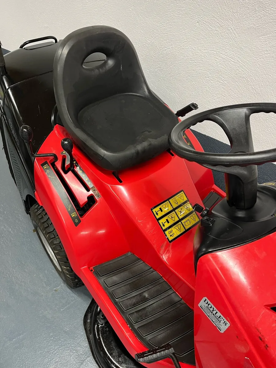Castle garden ride on lawnmower - Image 4