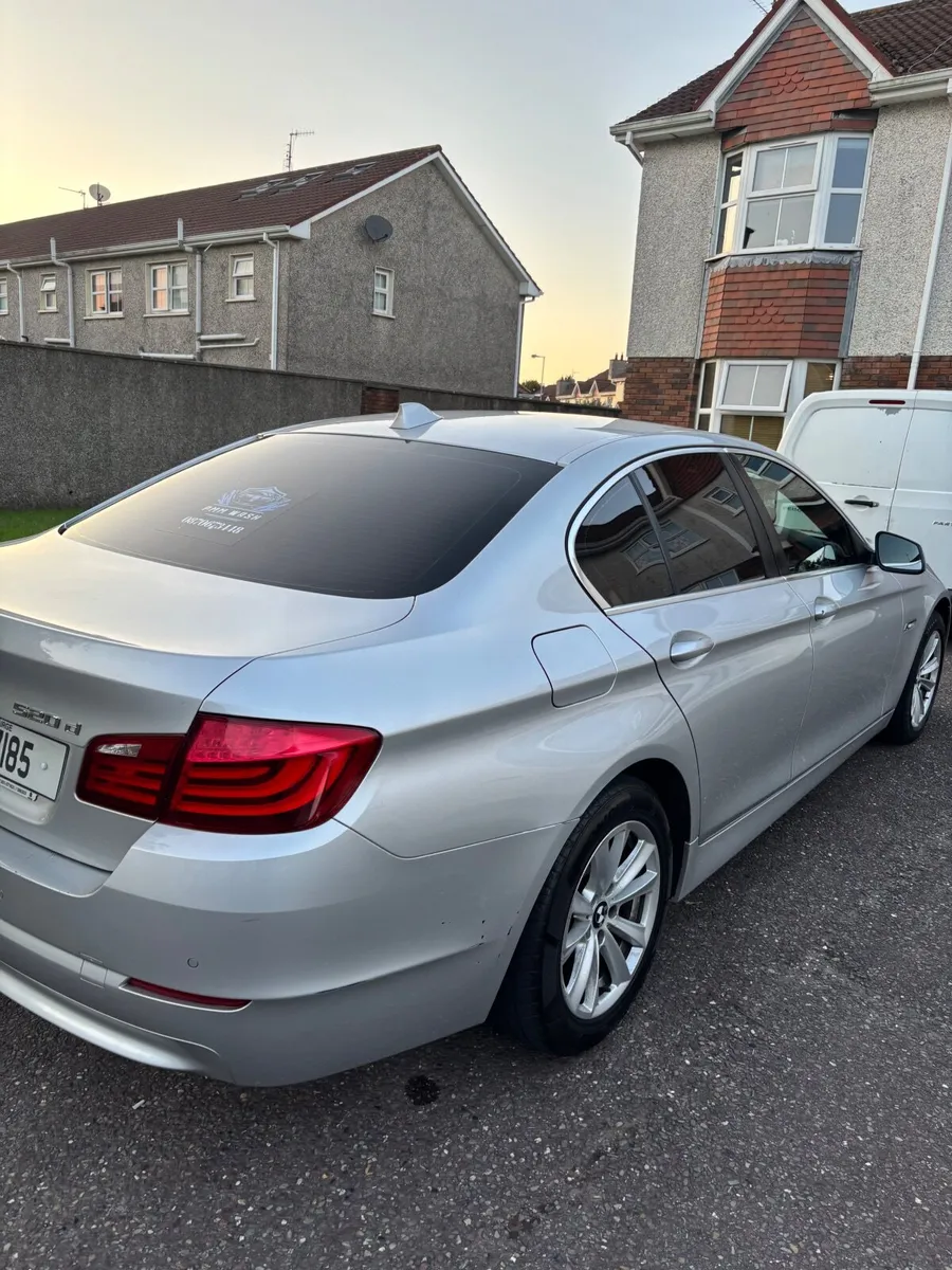 BMW 5-Series 2010 - Image 3