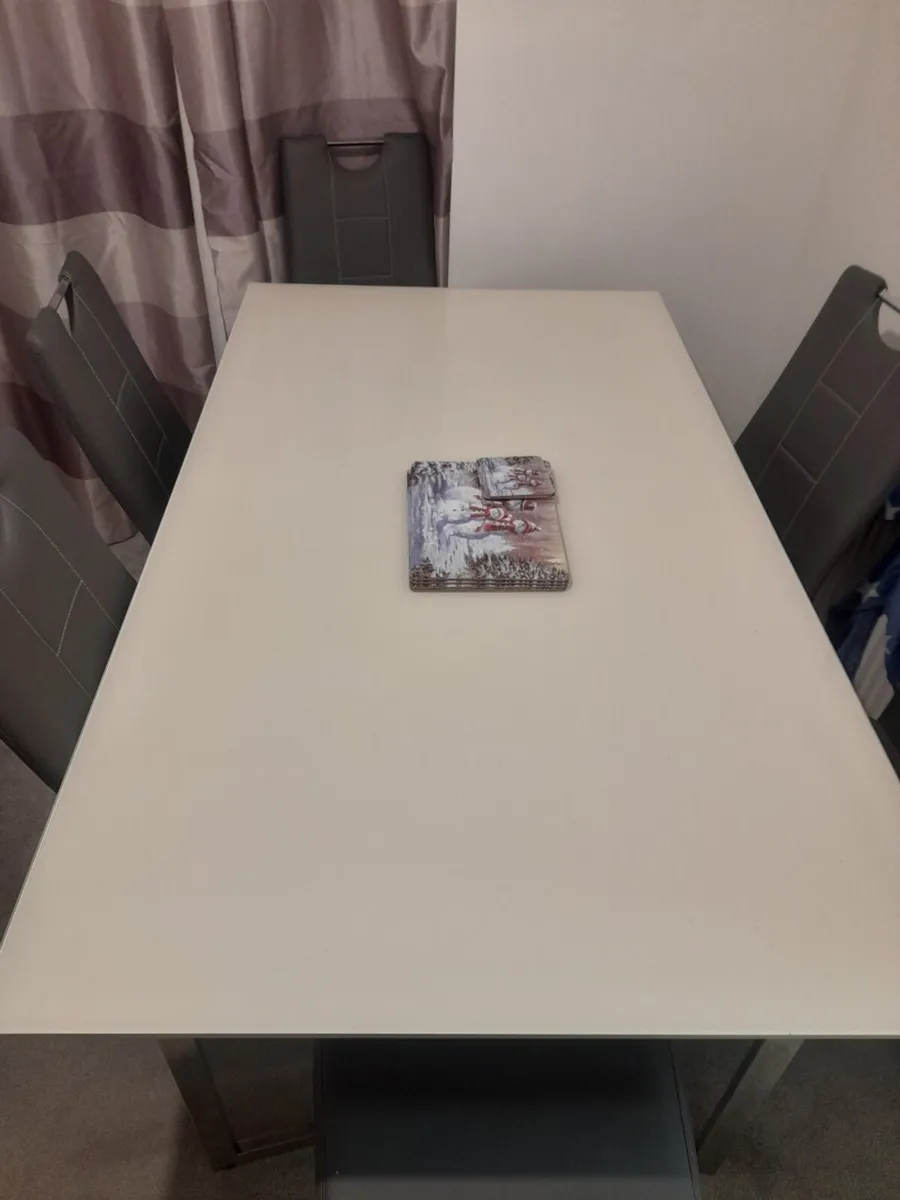 Dining table and chairs - Image 1
