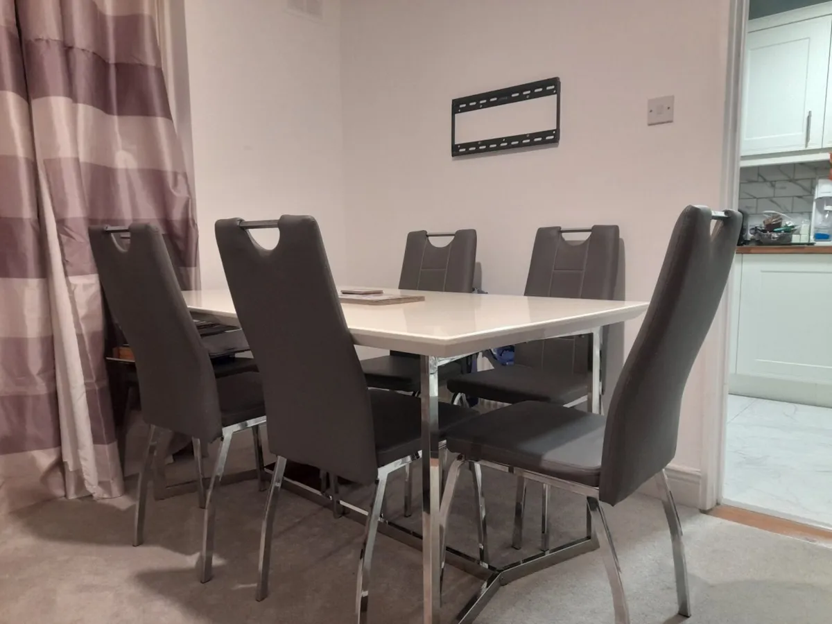 Dining table and chairs - Image 2