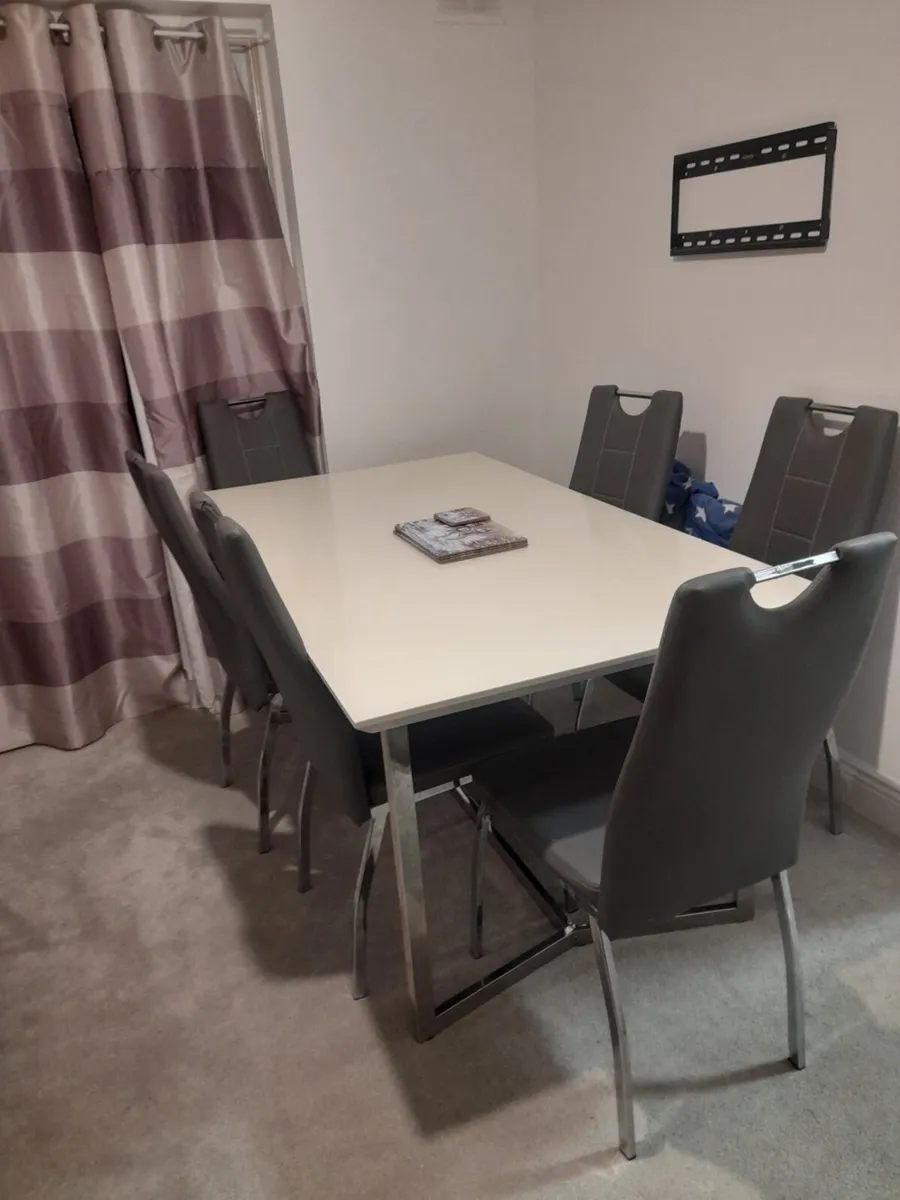 Dining table and chairs - Image 4