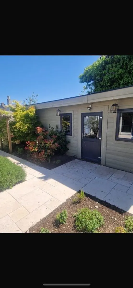 Cabin for sale - Image 1