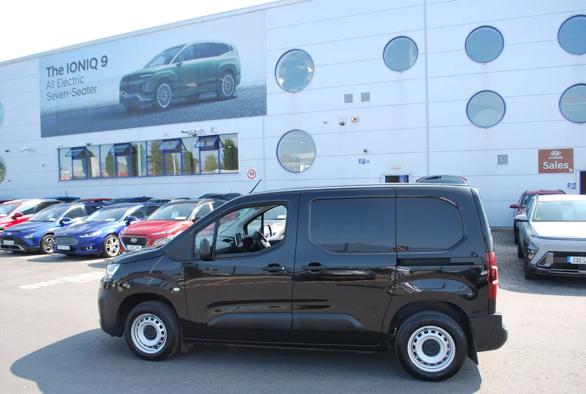 Citroen Berlingo 2023 - Image 2