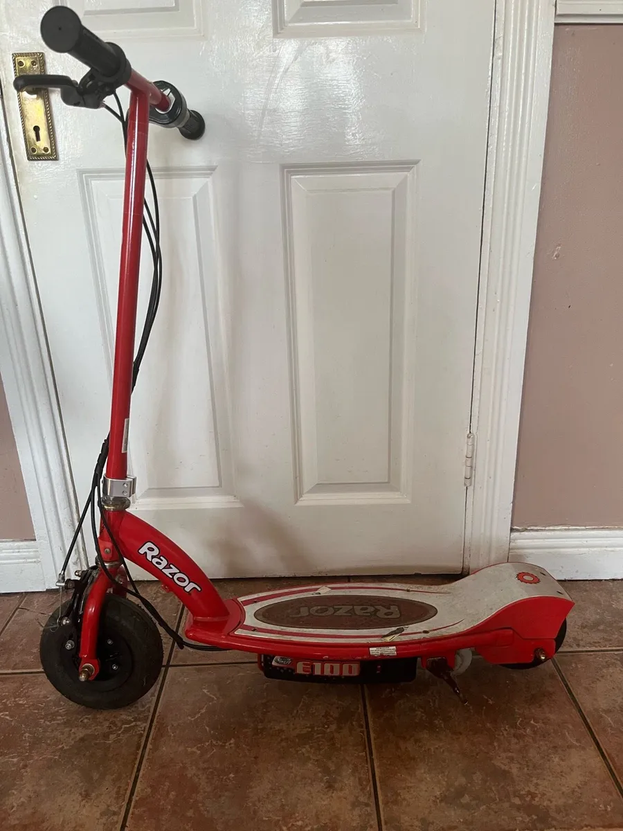 Razor E100 Electric Scooter (Red) - NOT WORKING - Image 1