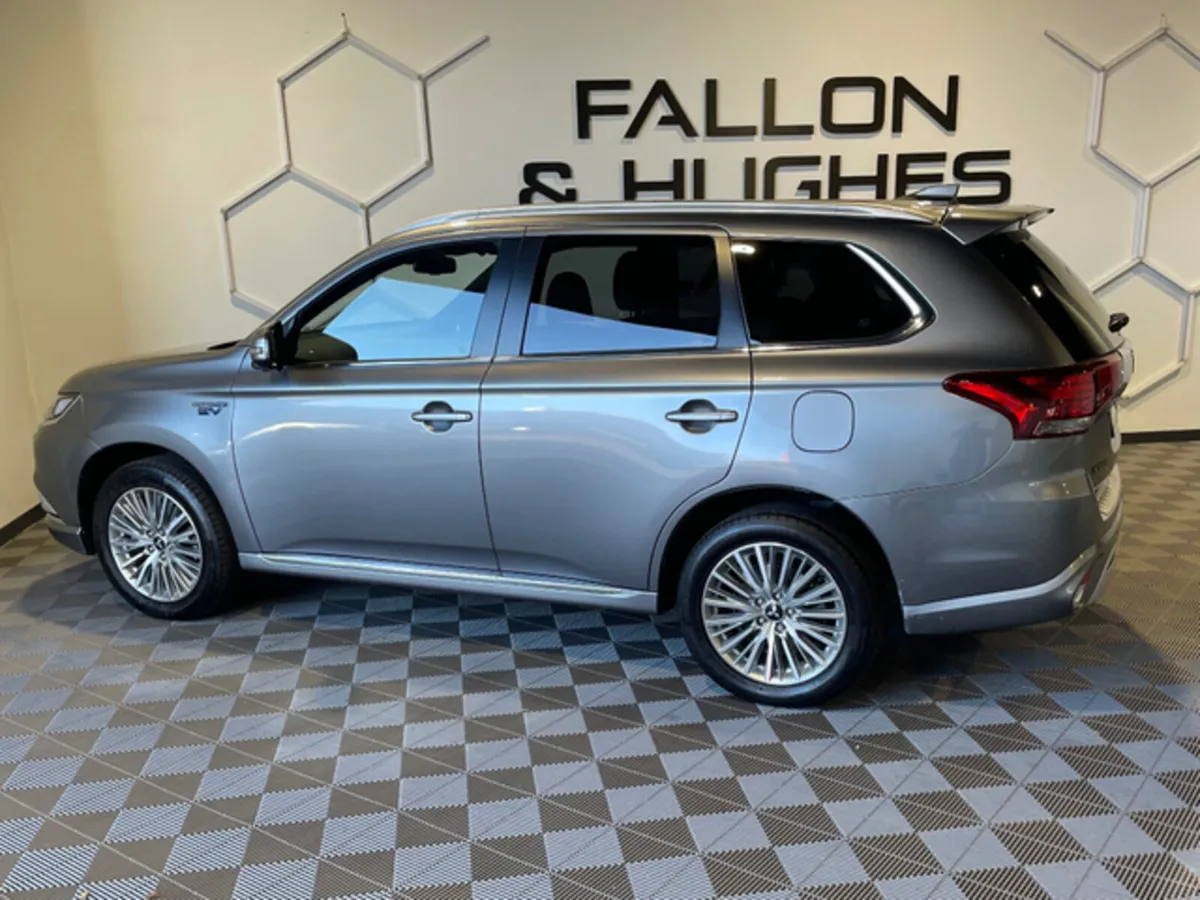 2020 Mitsubishi Outlander 2.4L Plug-in EV Intense - Image 3