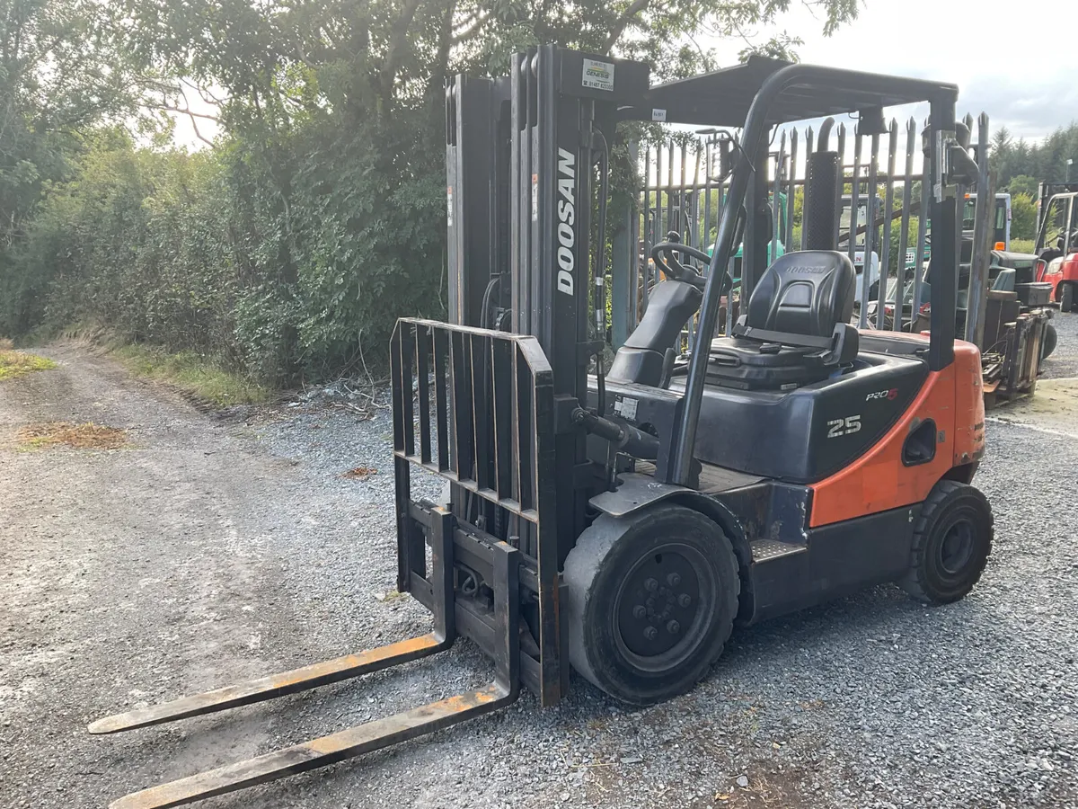 FORKLIFT - Image 1